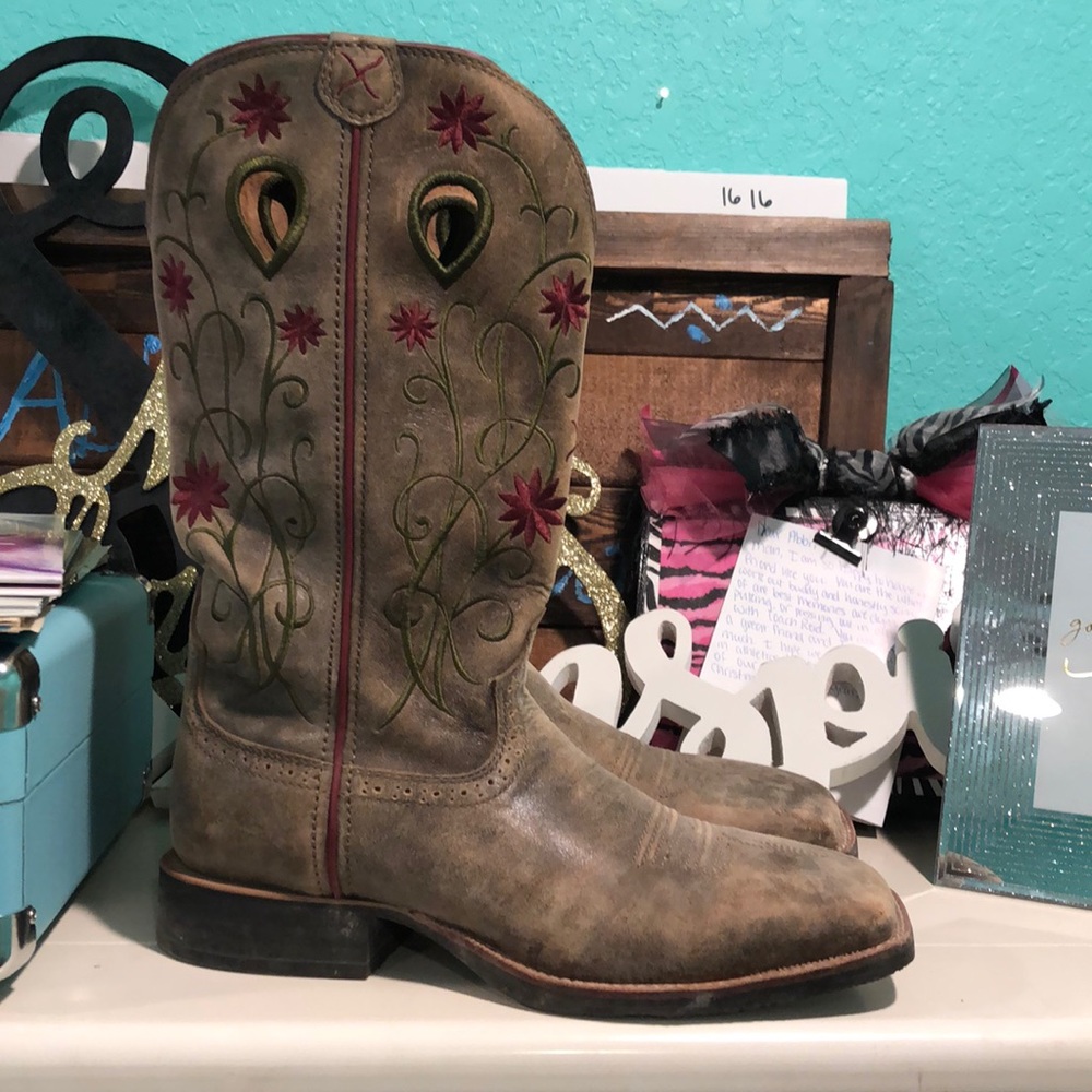 Super cute twisted x boots!